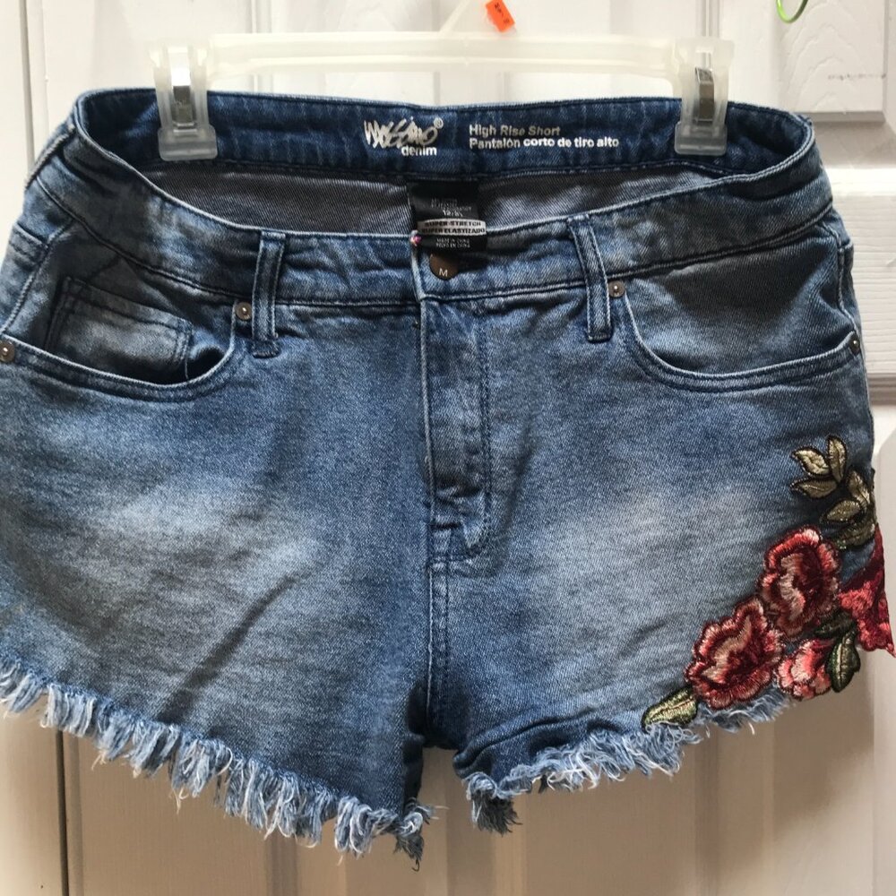 Beautiful  High Rise Shorts Denim Embroidery on side